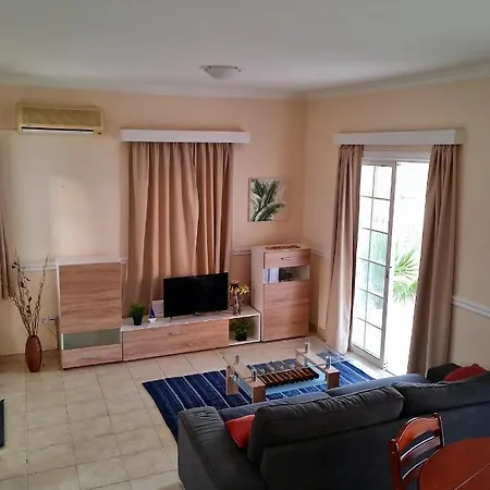 Сasa de vacaciones Oroklini Coast Holiday House