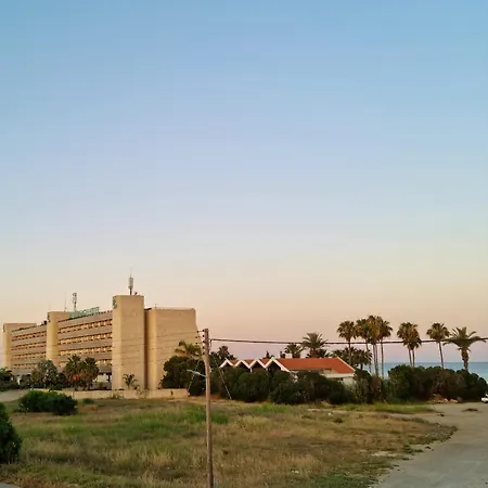 Oroklini Coast Holiday House 펜션 *